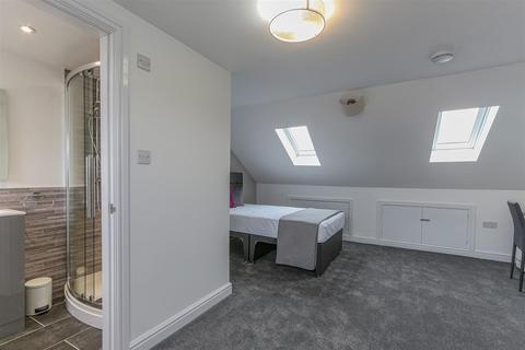 1 bedroom in a house share to rent, Romilly Road, Cardiff CF5