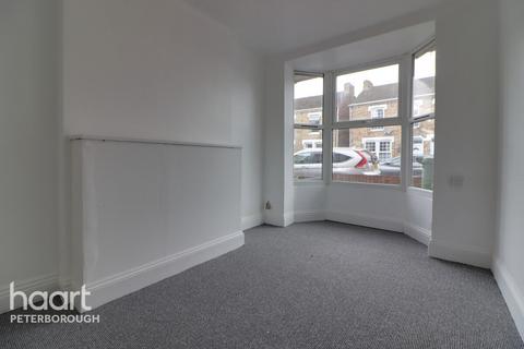 3 bedroom terraced house to rent, York Road, WISBECH