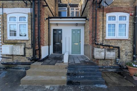 2 bedroom maisonette to rent, Tudor Way, Southgate, London N14