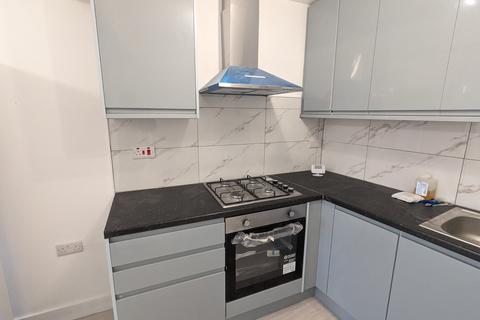 2 bedroom maisonette to rent, Tudor Way, Southgate, London N14