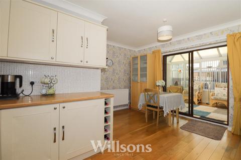 2 bedroom detached bungalow for sale, Park View, Sutton-On-Sea, Mablethorpe