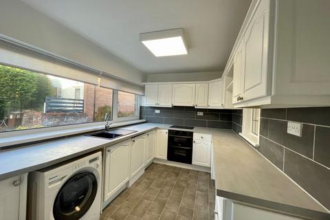 3 bedroom terraced house to rent, Clumber Road West, Nottingham, NG7