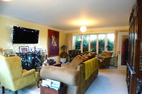 4 bedroom house to rent, Fetcham