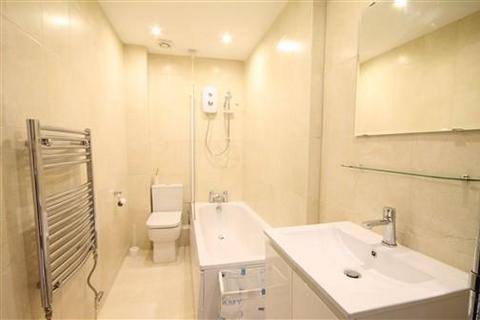 3 bedroom flat to rent, Claremont Road, Spital Tongues