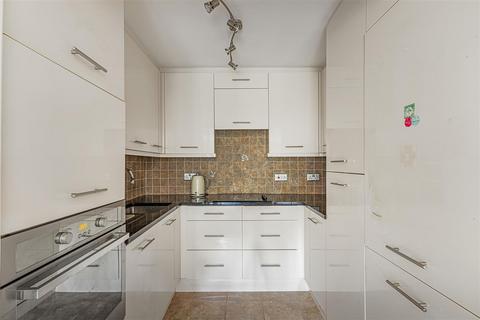 1 bedroom retirement property for sale, High Road, London