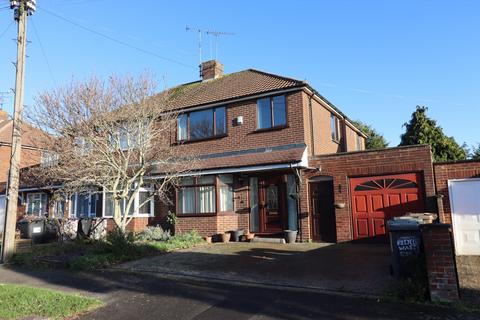3 bedroom semi-detached house to rent, Luton LU2
