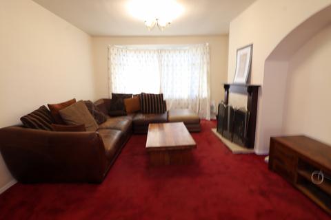 3 bedroom semi-detached house to rent, Luton LU2