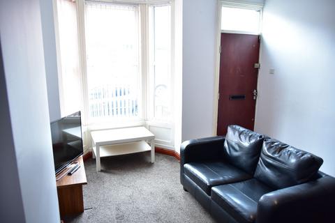 1 bedroom house to rent, Ashville Avenue, Leeds LS6