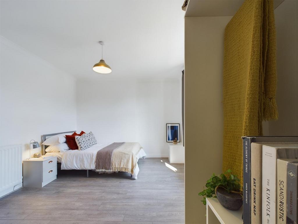 A spacious and bright large double bedroom, per...