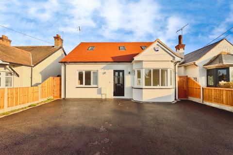 4 bedroom detached bungalow to rent, Southend Road, Rochford