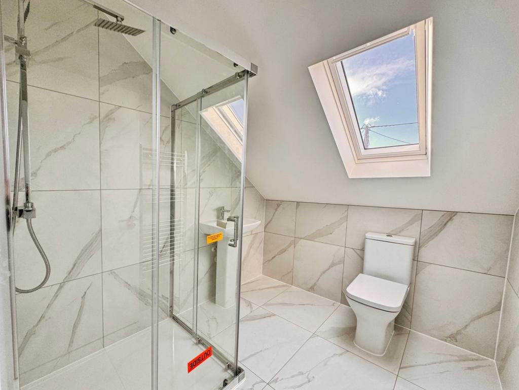 Pbox-bathroom-376448.jpg