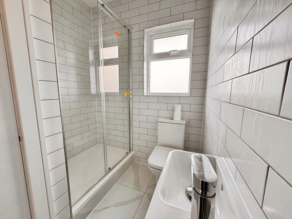 Pbox-bathroom-376448.jpg