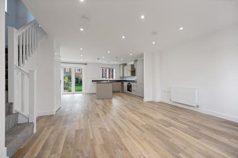 3 bedroom end of terrace house to rent, Charles Dyer Close, Melton Mowbray