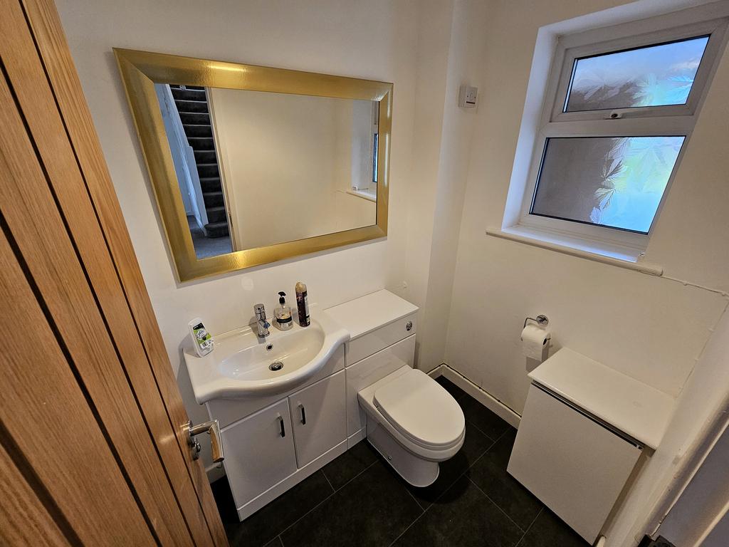 Cloakroom/WC
