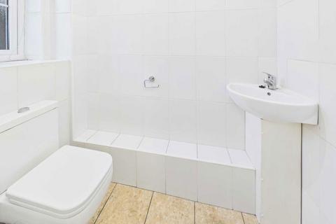 3 bedroom semi-detached house to rent, Rowan Tree Court, Outwood, WF1