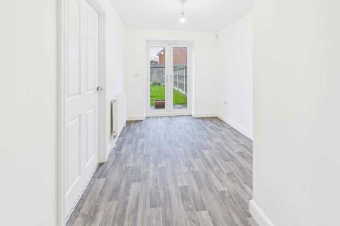 3 bedroom semi-detached house to rent, Rowan Tree Court, Outwood, WF1