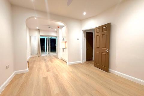 Cleveley Crescent, London, W5