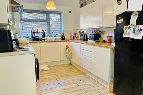 undefined, HOMER CLOSE, ROWNER, GOSPORT. AUCTION GUIDE PRICE £100,000.