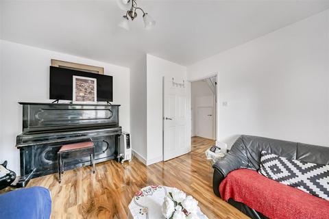 3 bedroom end of terrace house for sale, St Agnes Mews, Reading