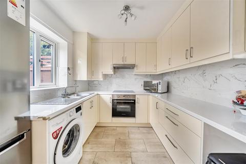 3 bedroom end of terrace house for sale, St Agnes Mews, Reading