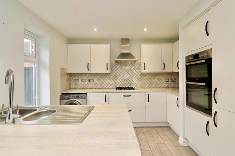 4 bedroom house to rent, Barley Avenue, Pocklington, York