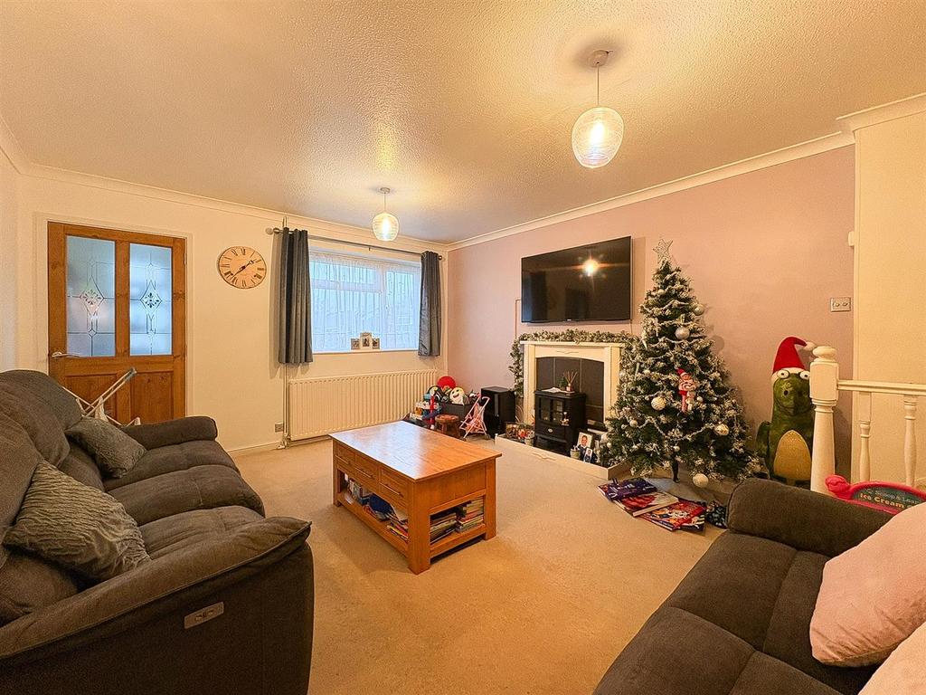 Living room-2.jpg