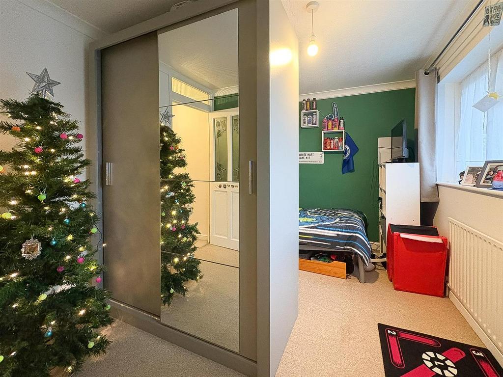 Bedroom2-2.jpg