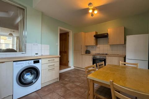 3 bedroom terraced house to rent, Hemingford Road, Cambridge