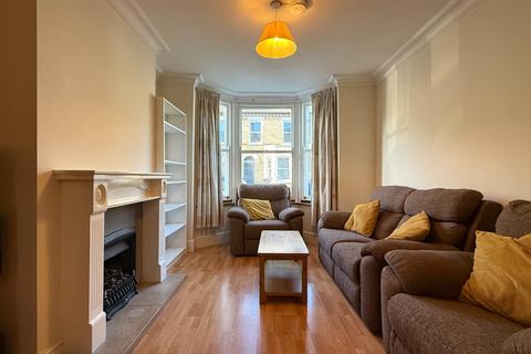 3 bedroom terraced house to rent, Hemingford Road, Cambridge
