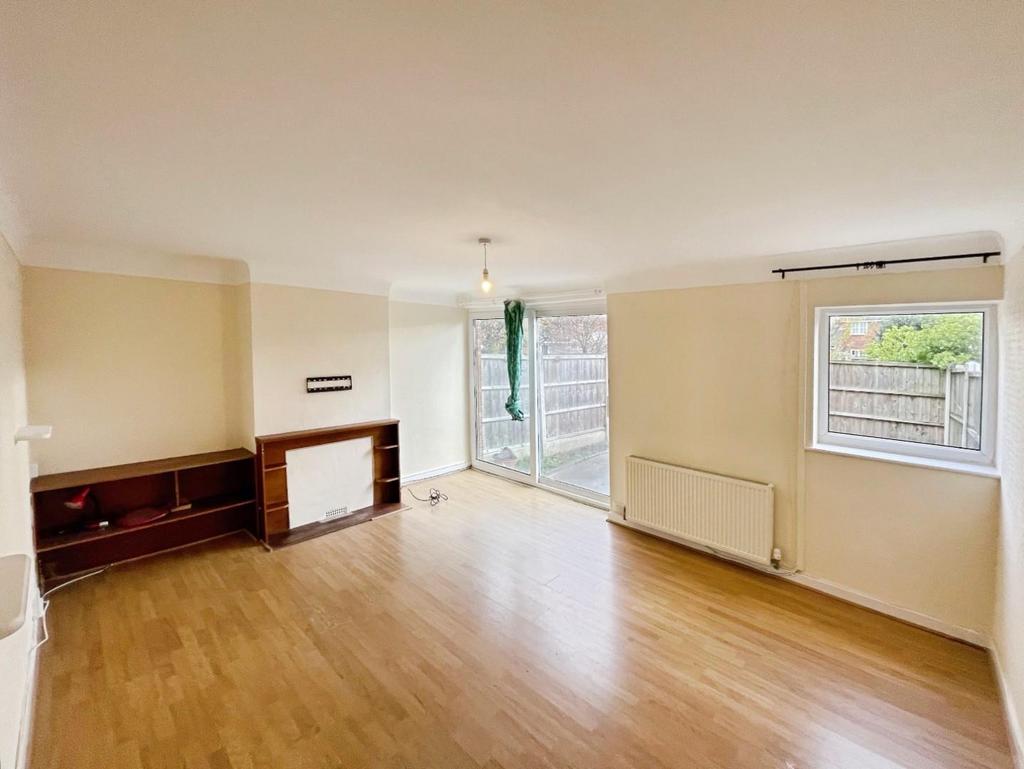 Ce008da9--4 FF9-9 A2 B-D8085 C000 FE3-47107-000005 E76 F3