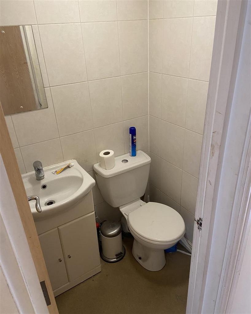 Flat 2 (6) 2.jpeg