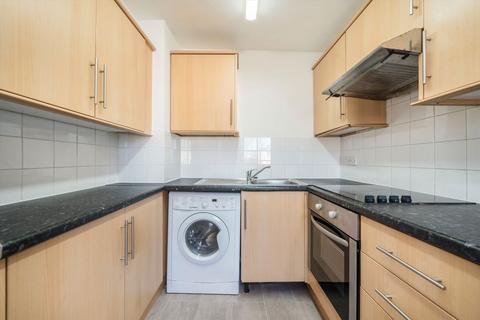 2 bedroom flat to rent, West Cromwell Road, LONDON SW5