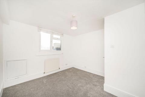 2 bedroom flat to rent, West Cromwell Road, LONDON SW5