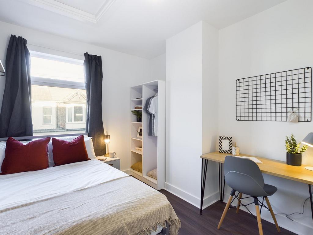 A bright and inviting double bedroom with moder...