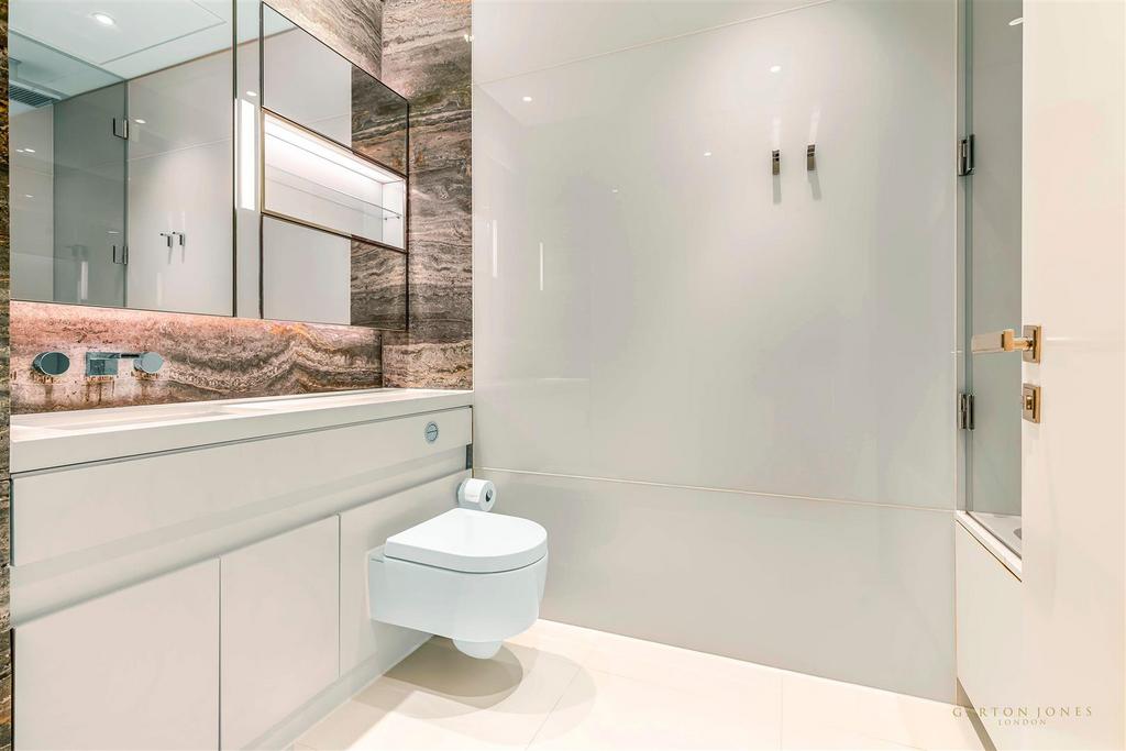 Bathroom.JPG