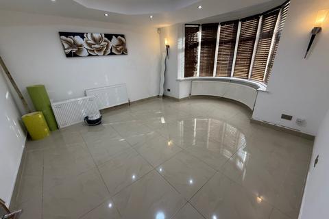 undefined, Cairnfield Avenue, London