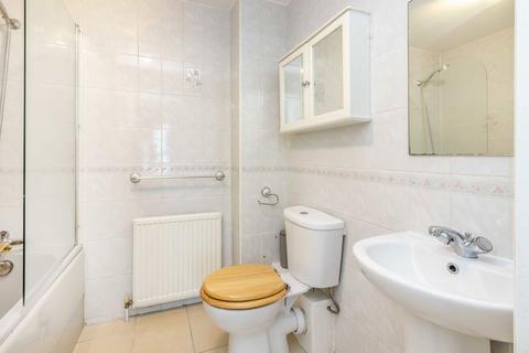 2 bedroom flat to rent, Woodside Lane, London N12