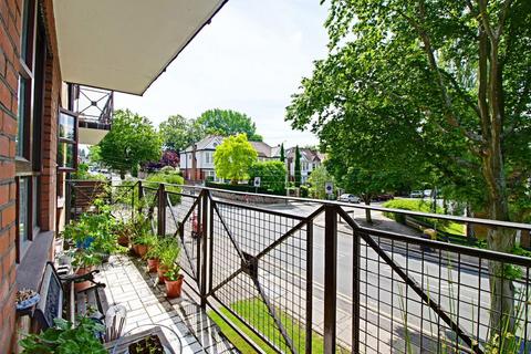2 bedroom flat to rent, Woodside Lane, London N12