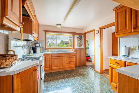 4 bedroom detached bungalow for sale, Llanyre, Llandrindod Wells, LD1