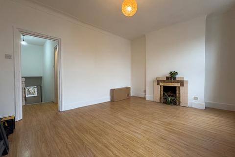 1 bedroom maisonette to rent, Mayola Road, London
