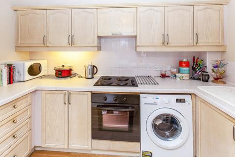 1 bedroom flat to rent, St Michaels Court, Princes Road, Weybridge, KT13