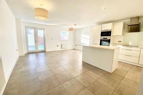 4 bedroom end of terrace house to rent, St Davids Court, High Street, Laleston, Bridgend, Bridgend County Borough, CF32 0HL.
