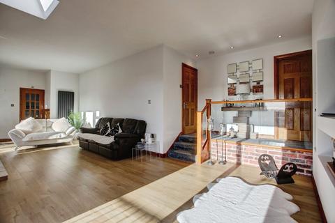 5 bedroom detached house for sale, Trajan Walk, Newcastle upon Tyne NE15