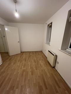 2 bedroom flat to rent, Joyce Green Lane, Dartford DA1