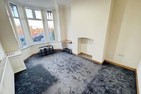 3 bedroom terraced house to rent, St Annes Avenue, Royton OL2