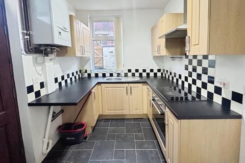 3 bedroom terraced house to rent, St Annes Avenue, Royton OL2
