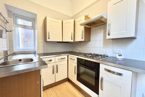 2 bedroom apartment to rent, Coombe Road , South Croydon