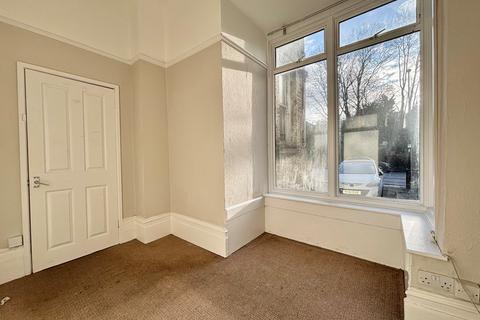 2 bedroom apartment to rent, Coombe Road , South Croydon