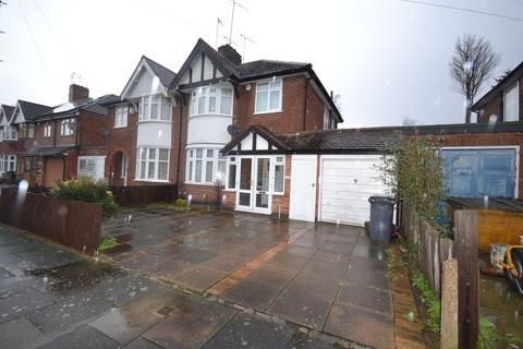 3 bedroom semi-detached house to rent, Lindsay Road, Leicester LE3
