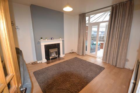 3 bedroom semi-detached house to rent, Lindsay Road, Leicester LE3